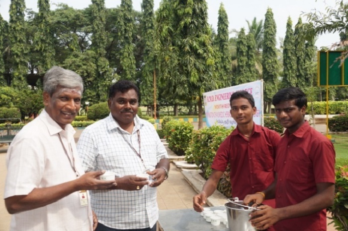 DISTRIBUTION OF AYURVEDIC HERBAL DRINK FOR DENGUE FEVER 28.10.2017