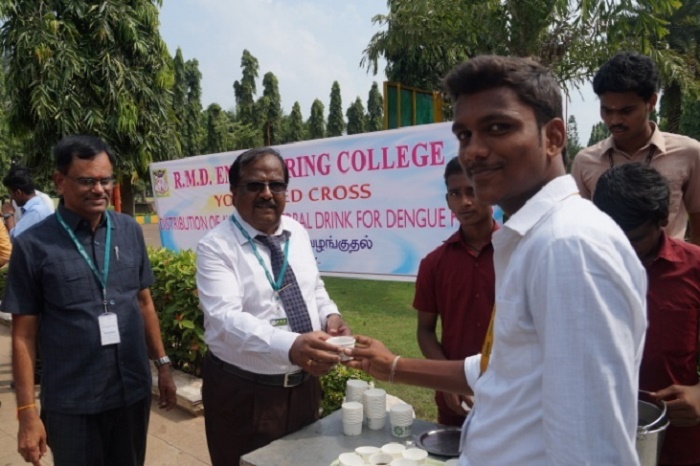DISTRIBUTION OF AYURVEDIC HERBAL DRINK FOR DENGUE FEVER 28.10.2017